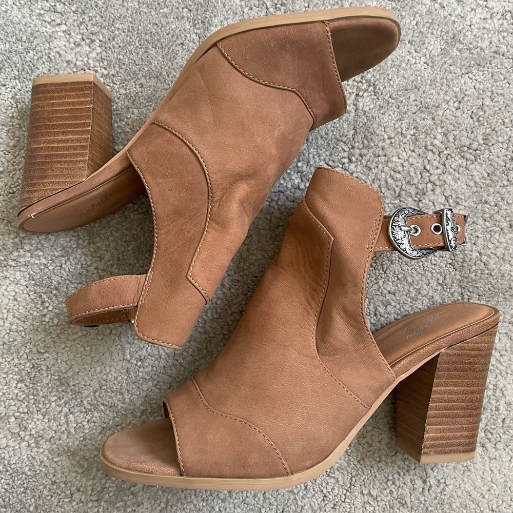 Anthropologie Seychelles Camel Brown Leather Open Toe Belt Buckle Heeled Sandals